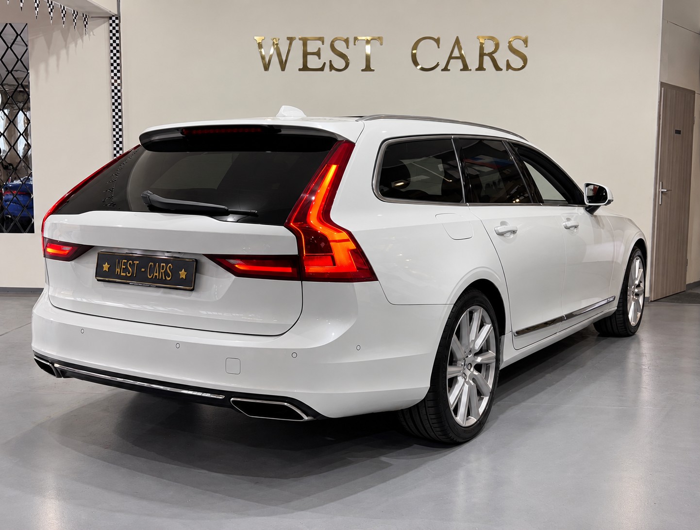 VOLVO V90 D5 AWD Inscription Geartronic Powerpulse-image-3