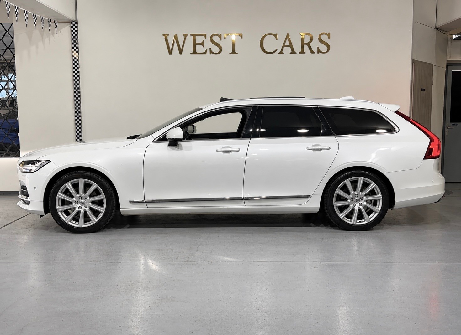 VOLVO V90 D5 AWD Inscription Geartronic Powerpulse-image-1