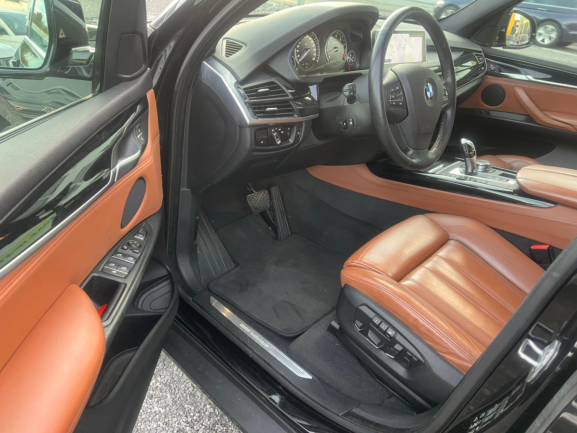 BMW X5 xDrive 35i Steptronic Individual-image-11