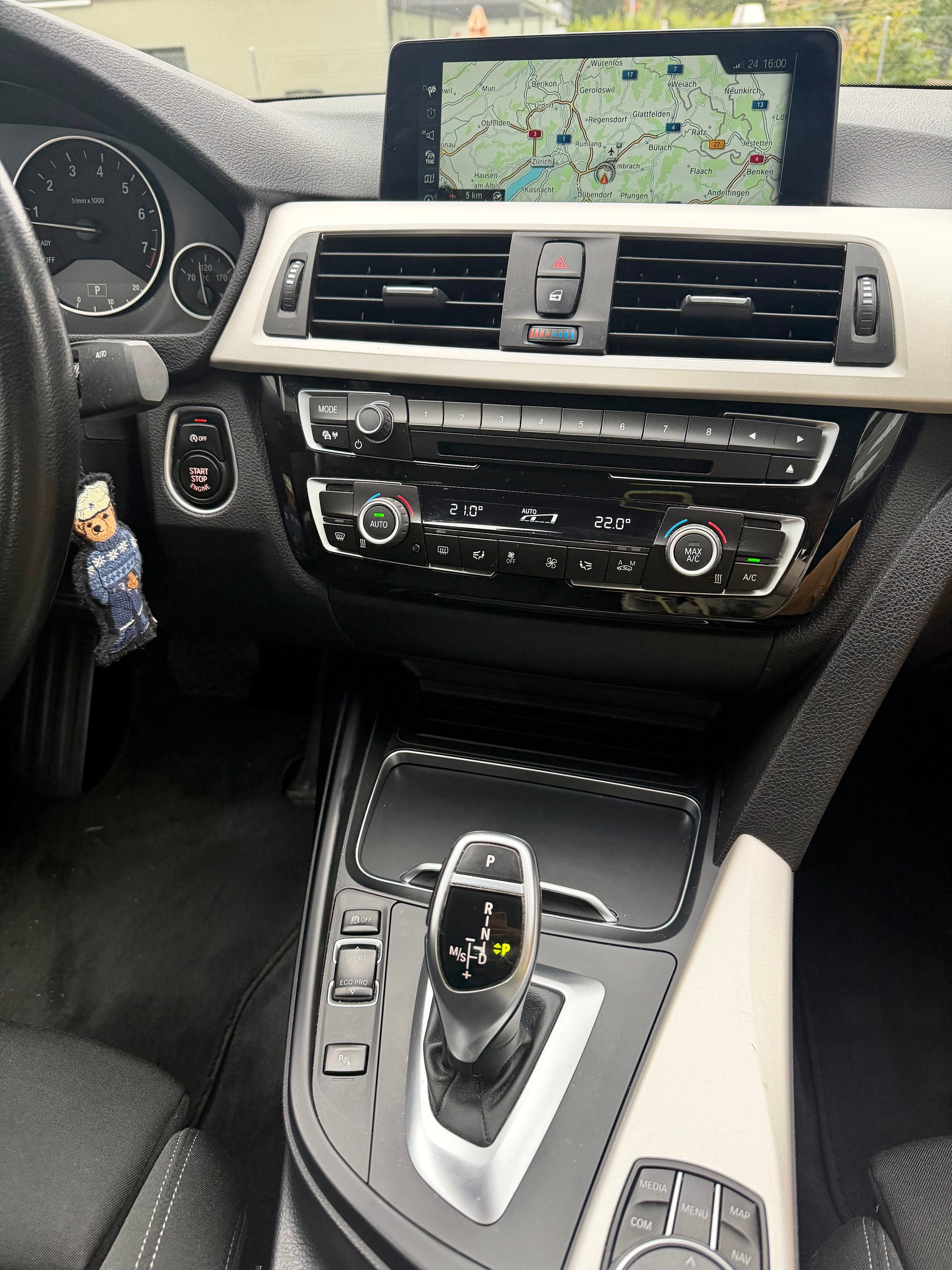 BMW 340i xDrive-image-3