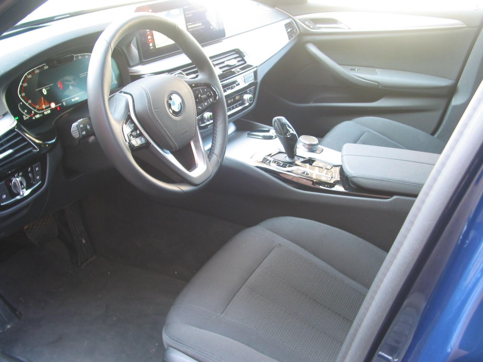 BMW 530d xDrive 48V Touring Steptronic-image-7