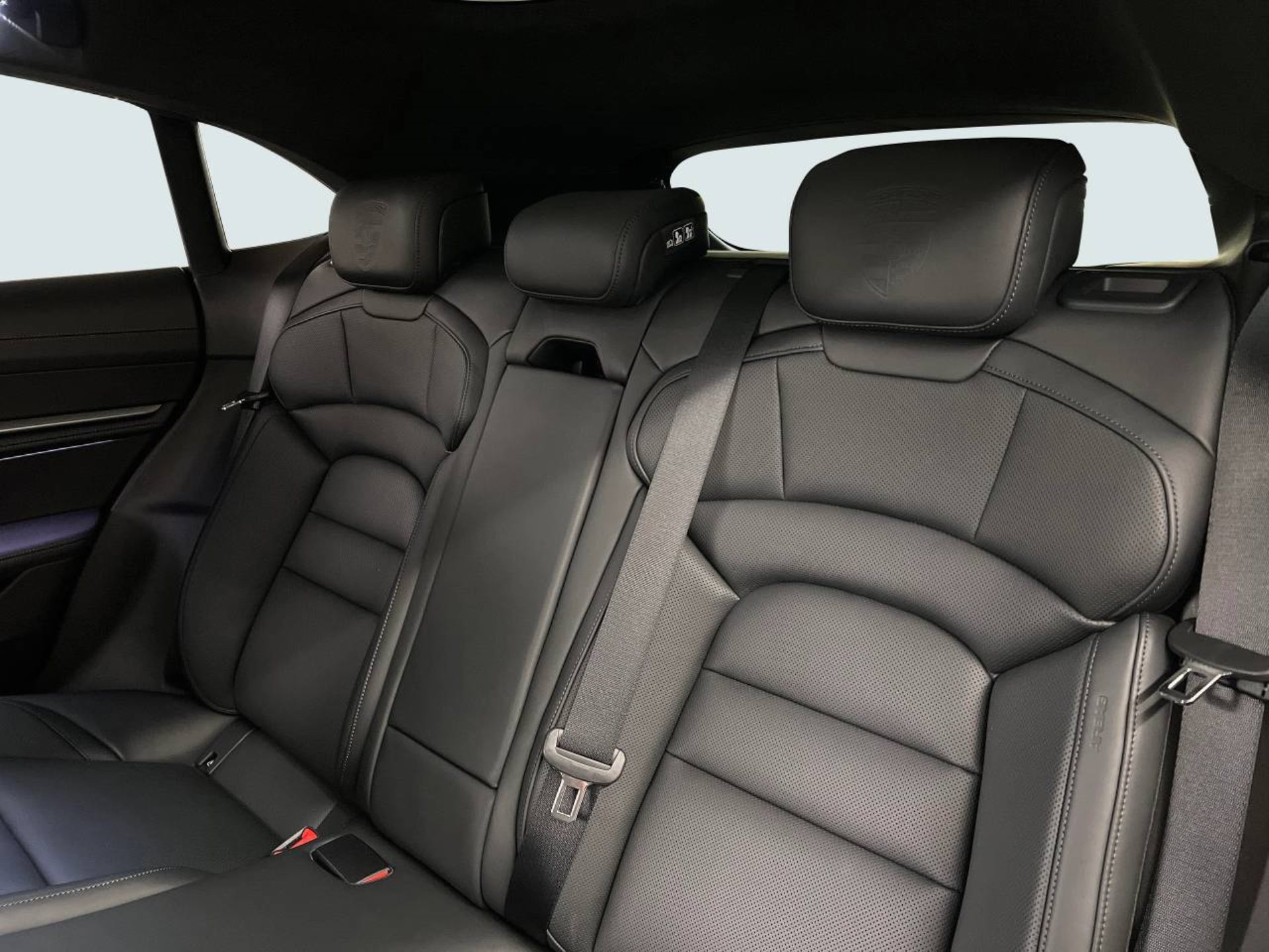 PORSCHE Taycan Turbo Sport Turismo-image-23