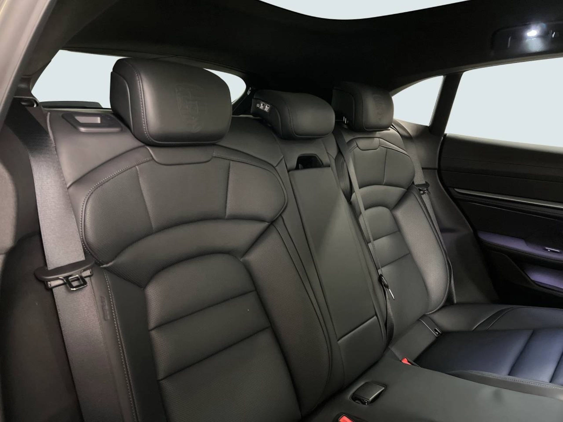 PORSCHE Taycan Turbo Sport Turismo-image-24