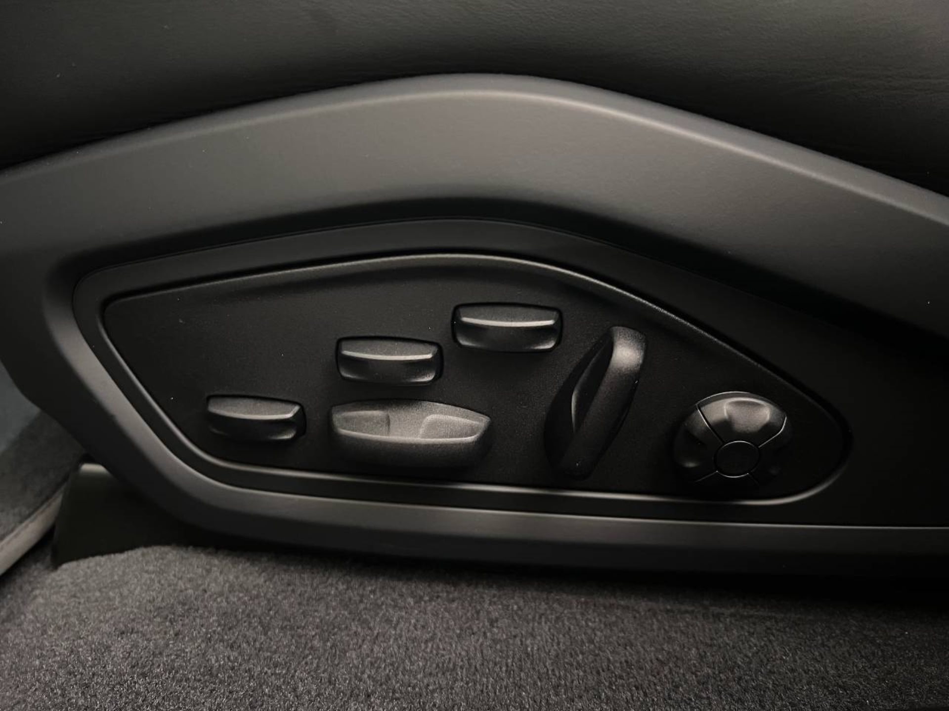 PORSCHE Taycan Turbo Sport Turismo-image-22