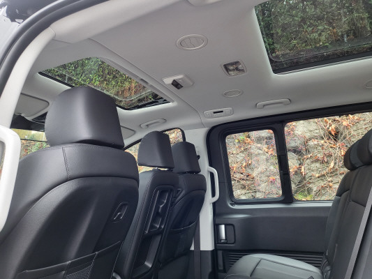 HYUNDAI Staria W. 1.6 HEV Vertex-image-9