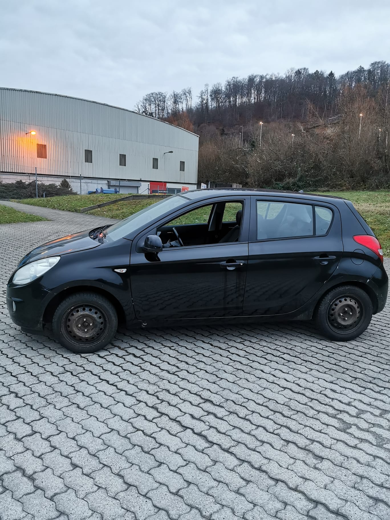 HYUNDAI i20 1.6 Premium-image-3