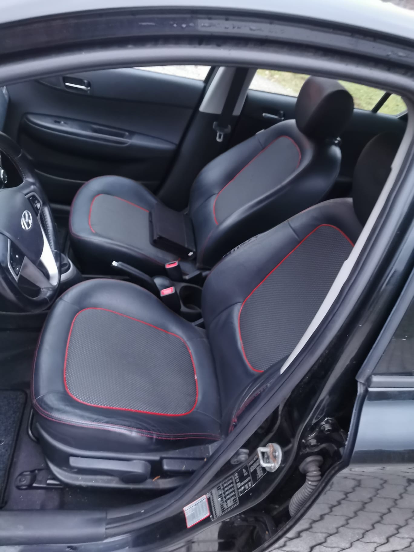 HYUNDAI i20 1.6 Premium-image-10