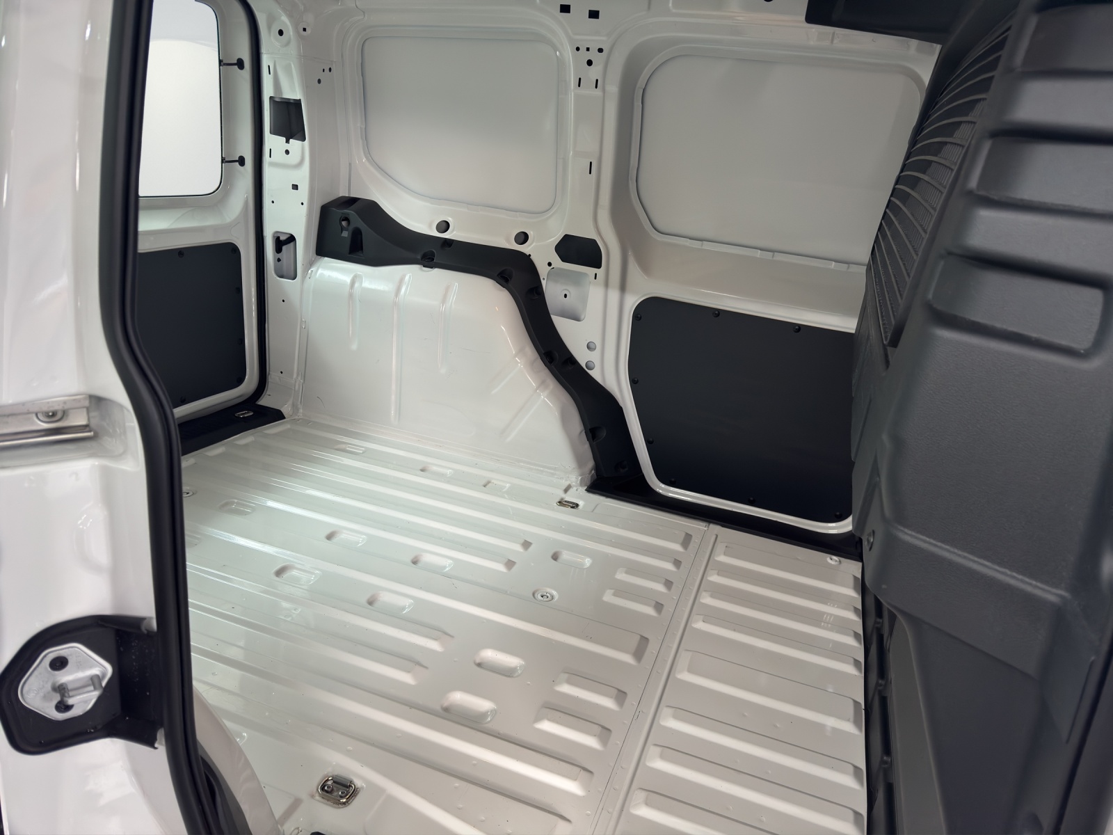 VW Caddy Cargo 2.0TDI Entry-image-11
