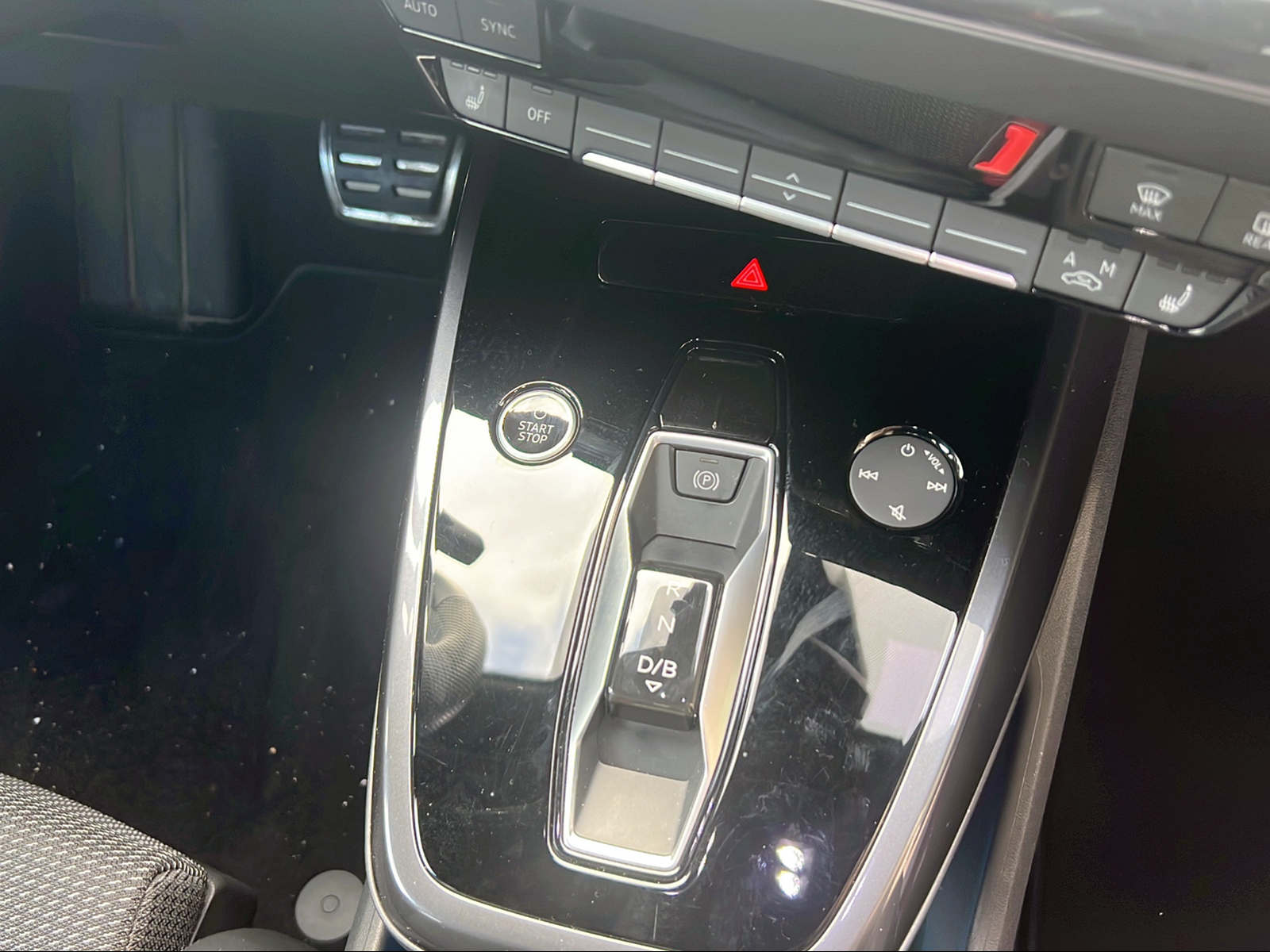 AUDI Q4 e-tron 50 quattro-image-11