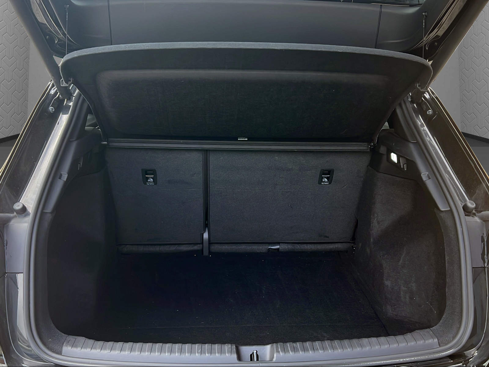 AUDI Q4 e-tron 50 quattro-image-13