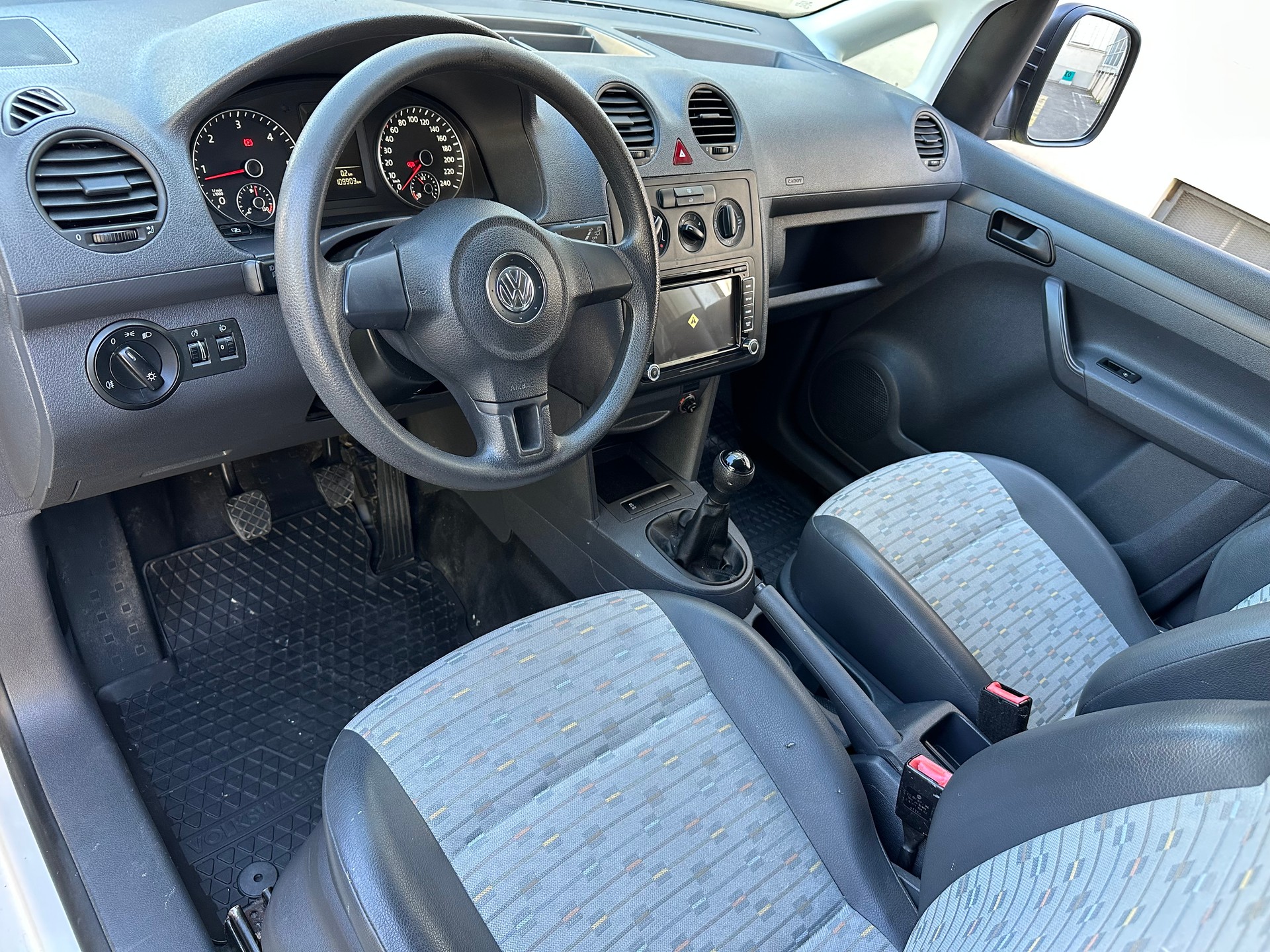 VW Caddy 1.6 TDI-image-8