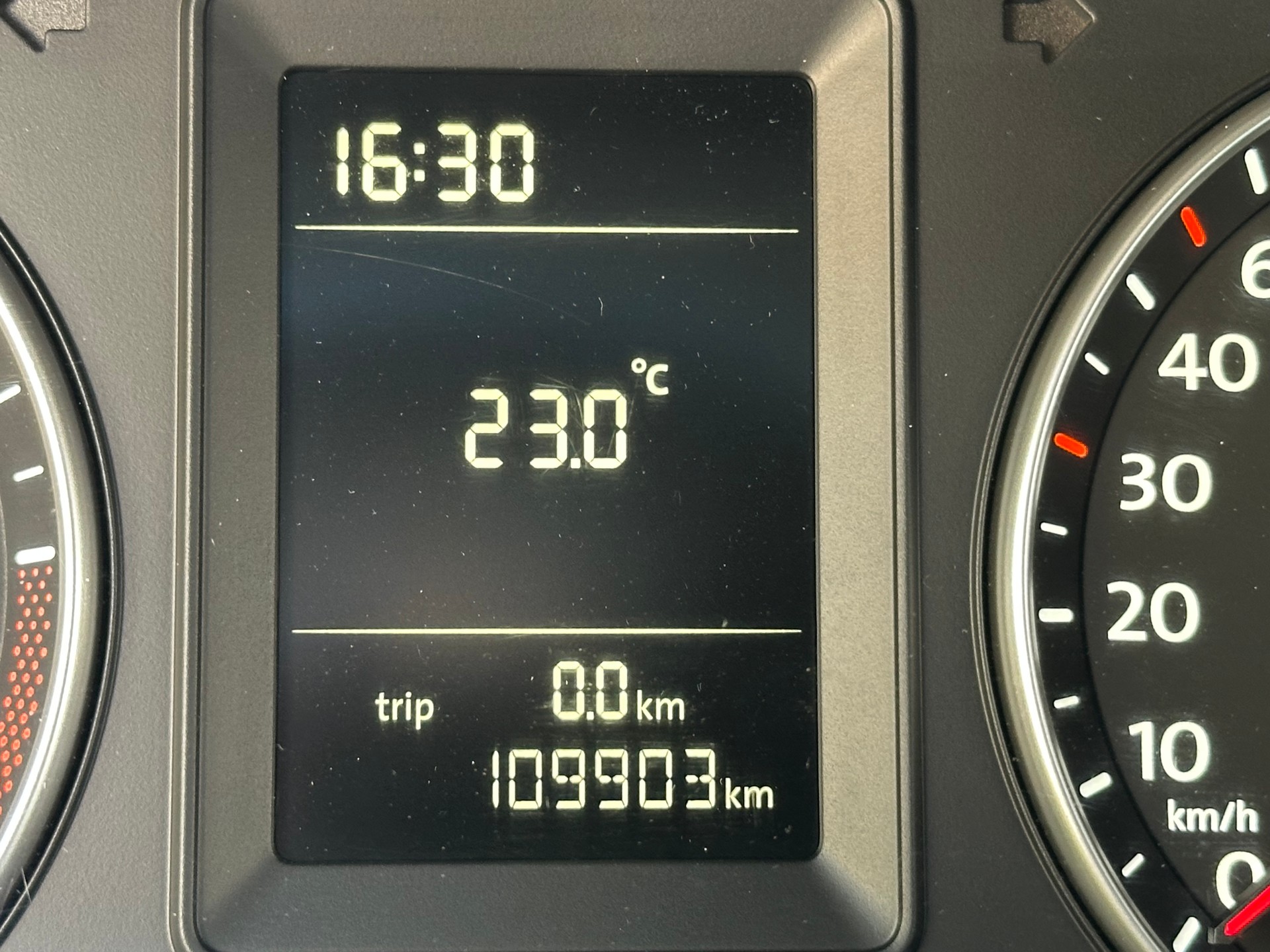 VW Caddy 1.6 TDI-image-11