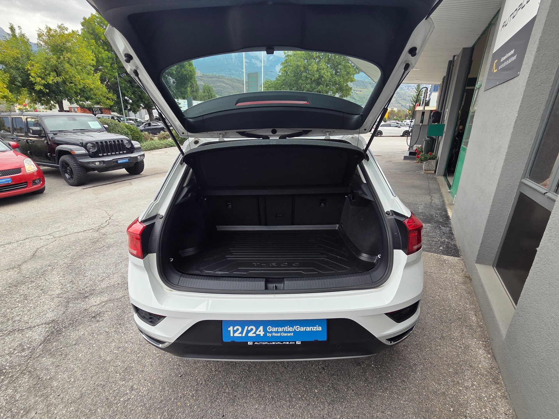 VW T-Roc 2.0 TSI Advance DSG 4Motion-image-3