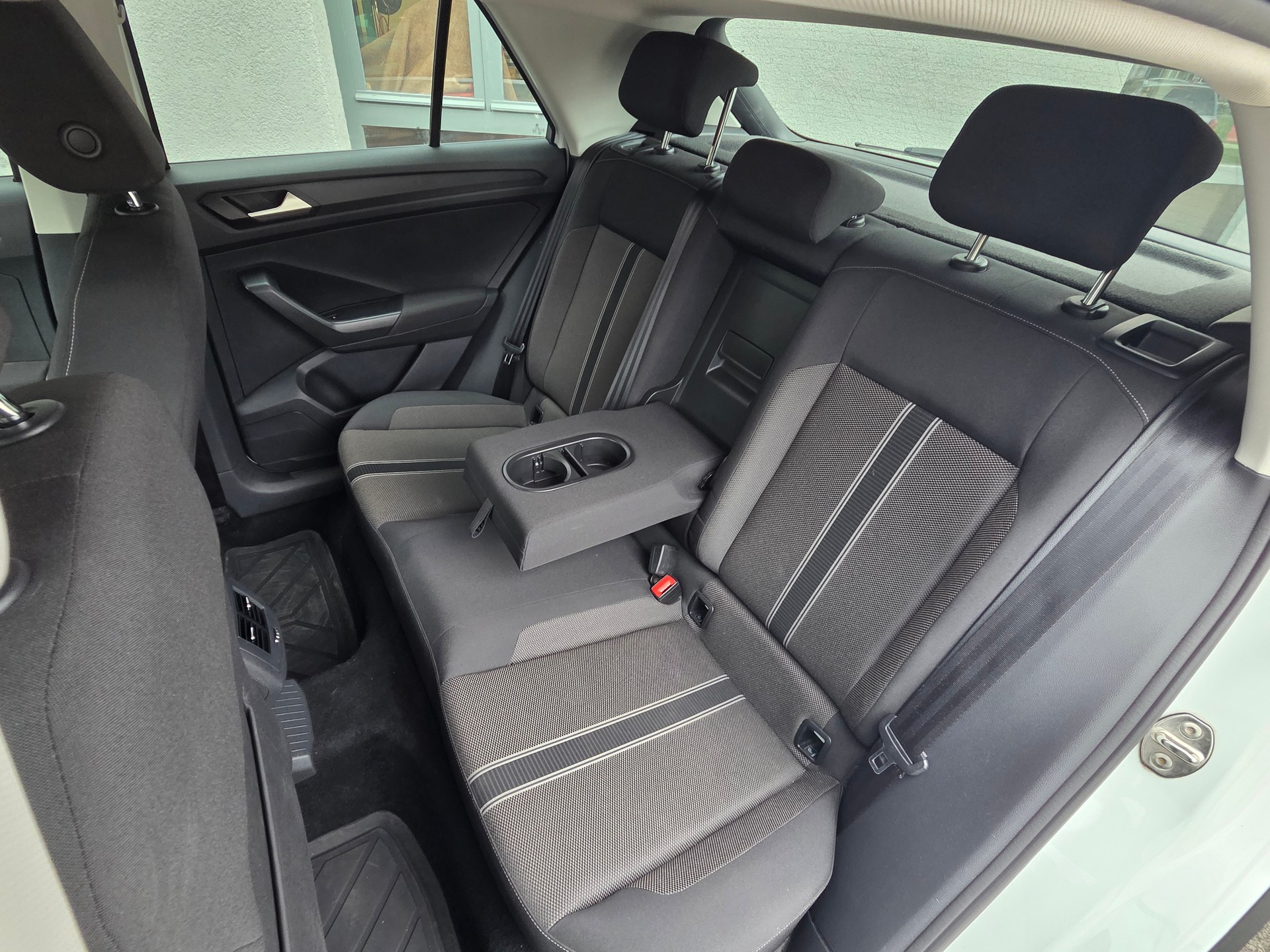 VW T-Roc 2.0 TSI Advance DSG 4Motion-image-5