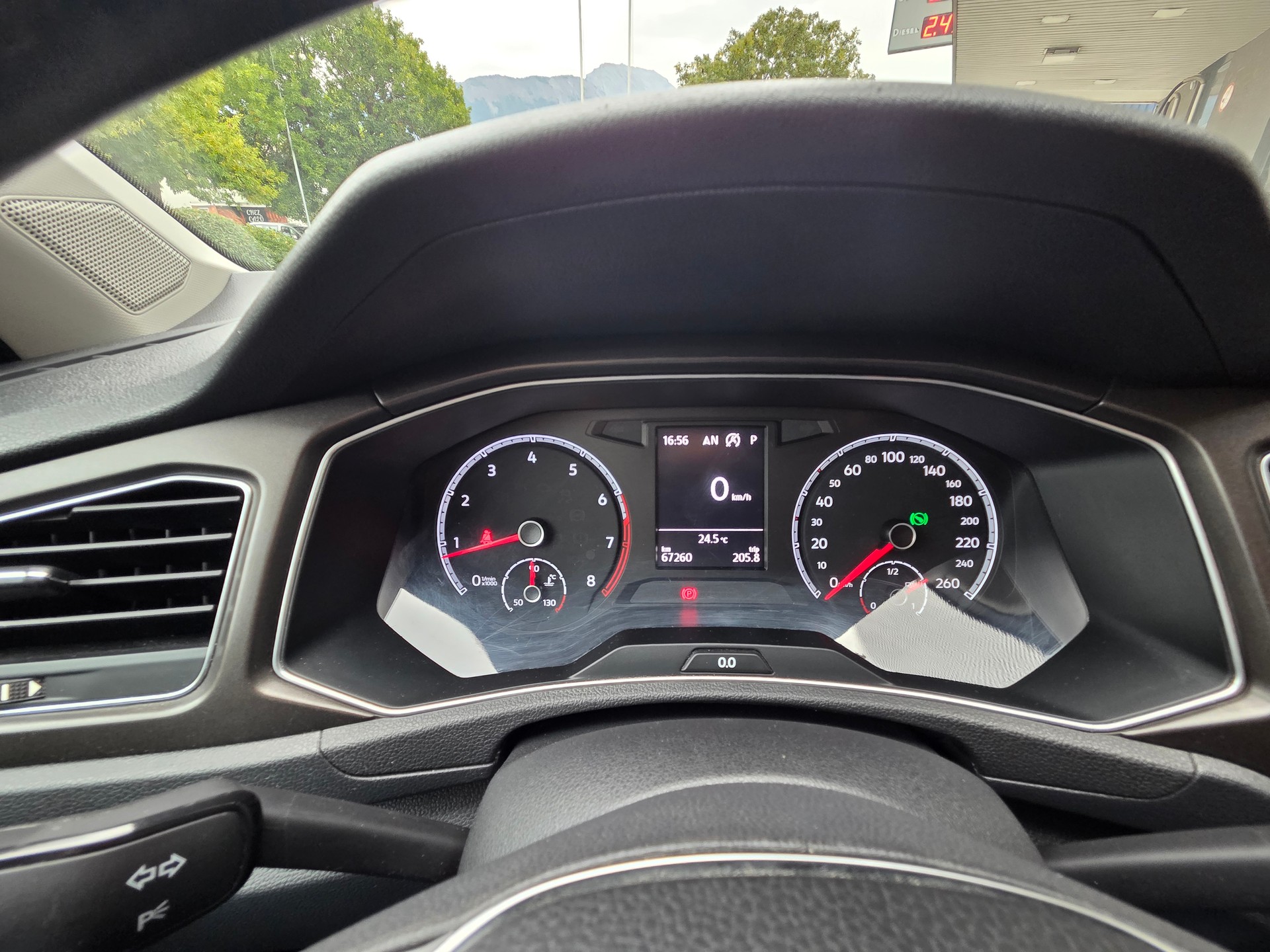 VW T-Roc 2.0 TSI Advance DSG 4Motion-image-8