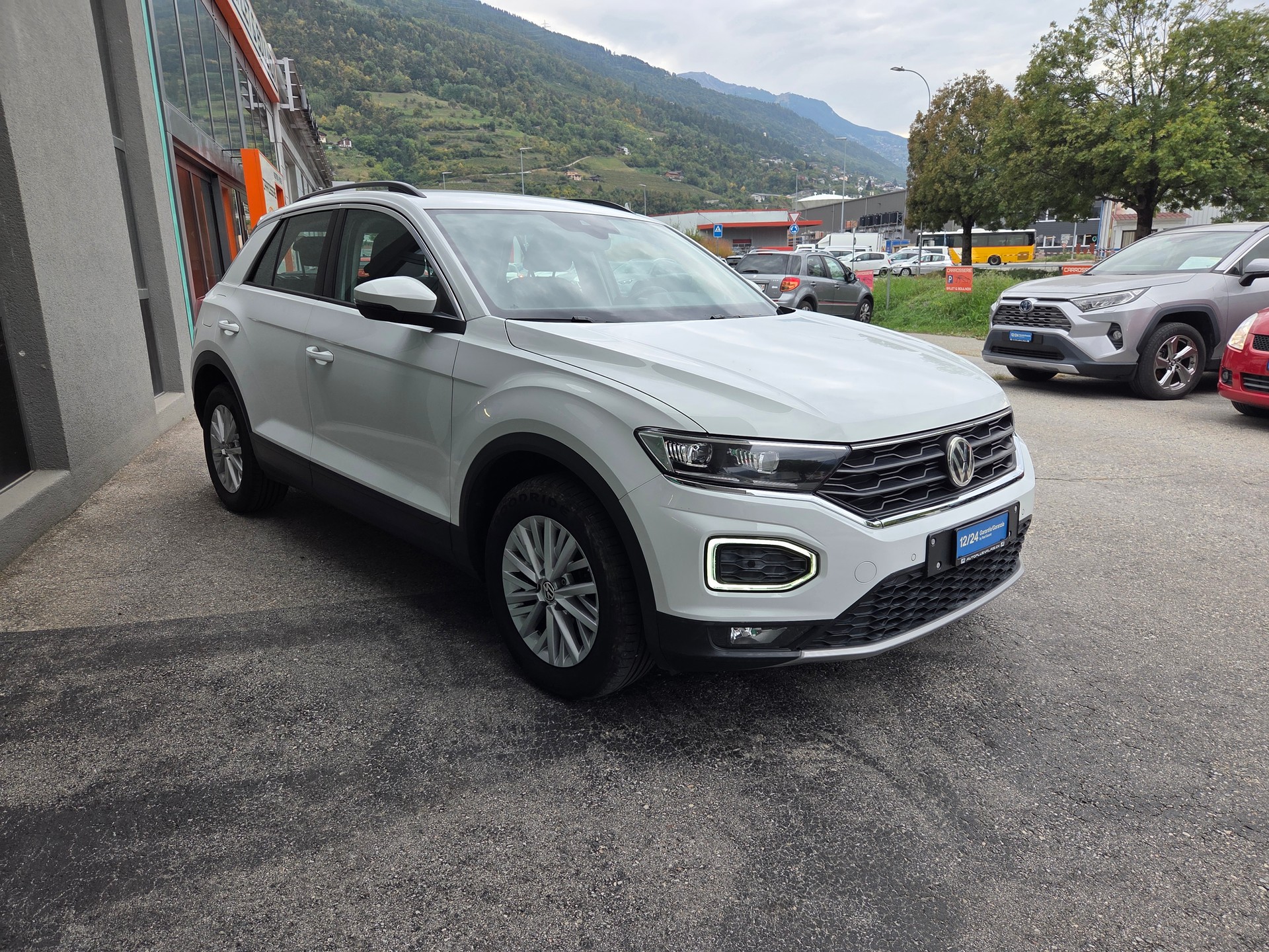 VW T-Roc 2.0 TSI Advance DSG 4Motion-image-2