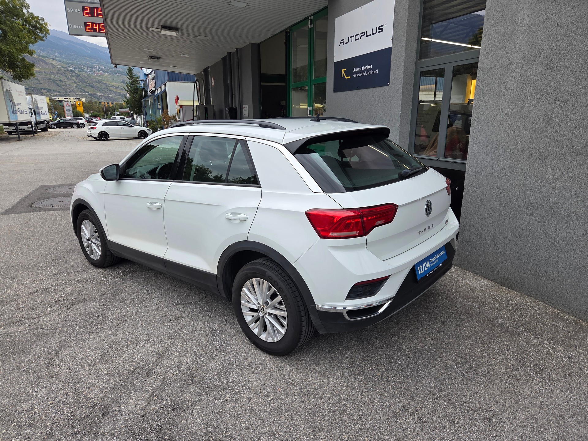 VW T-Roc 2.0 TSI Advance DSG 4Motion-image-1