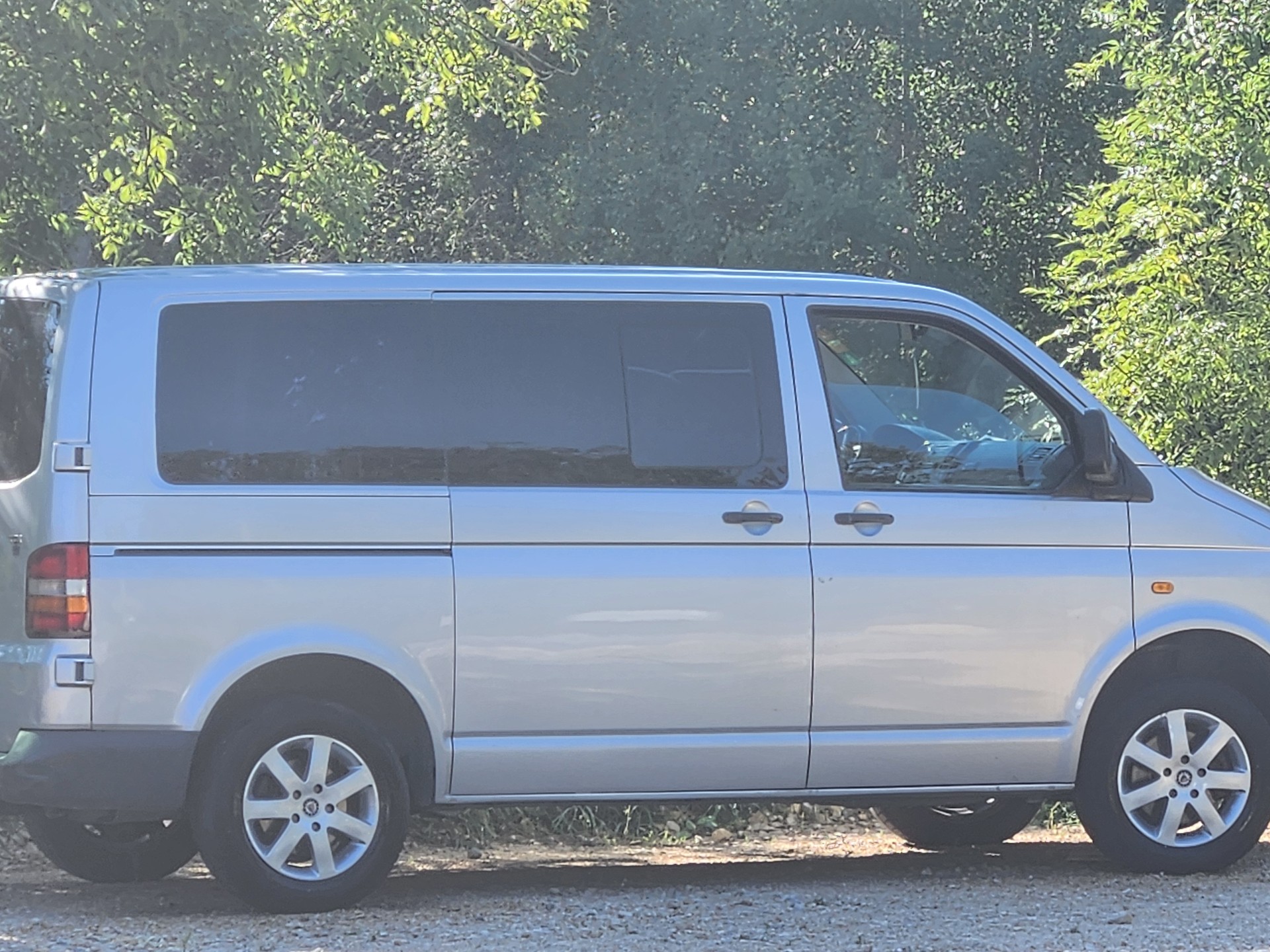 VW T5 Transporter 1.9 TDI-image-1