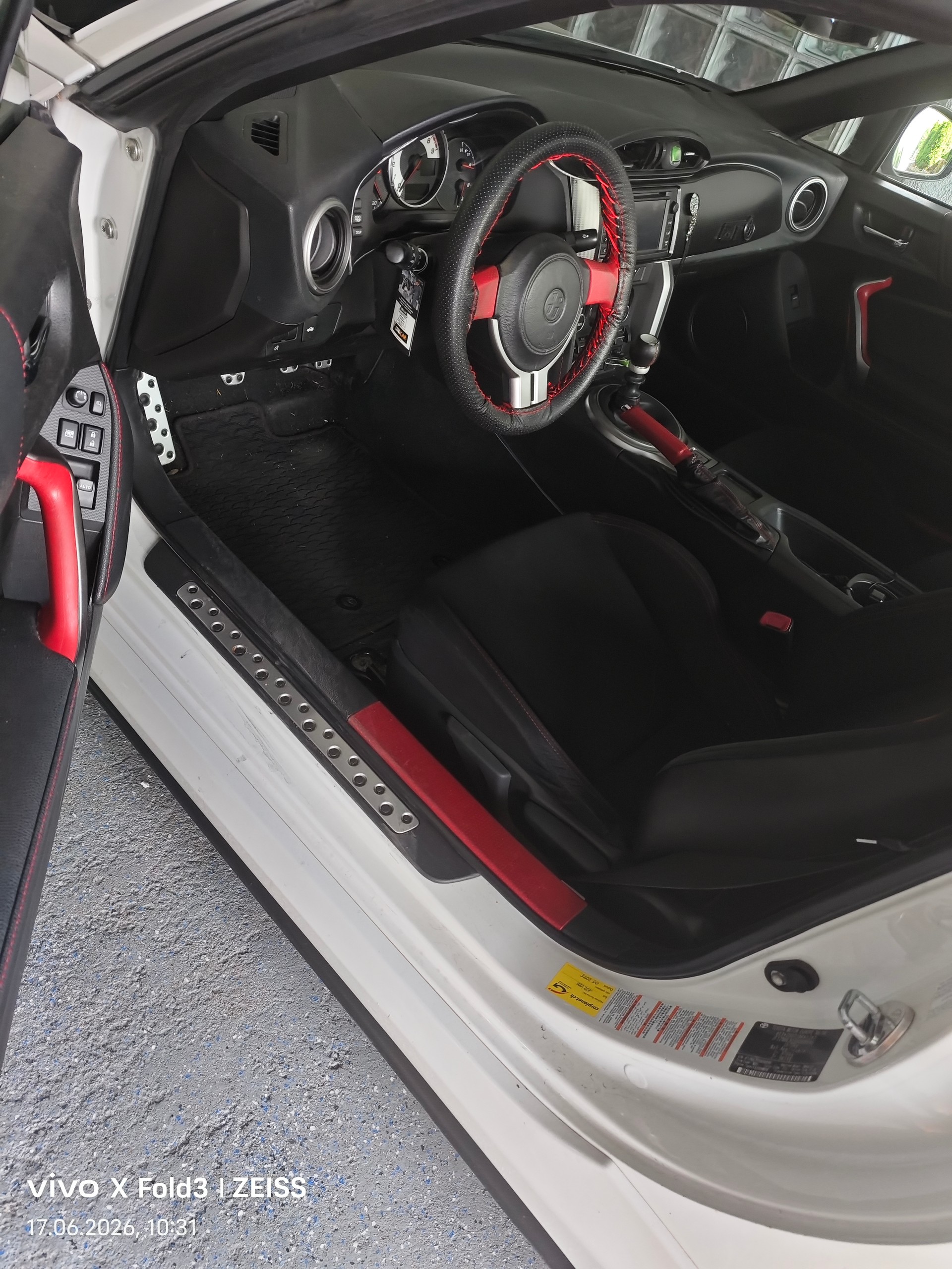 TOYOTA GT 86-image-2