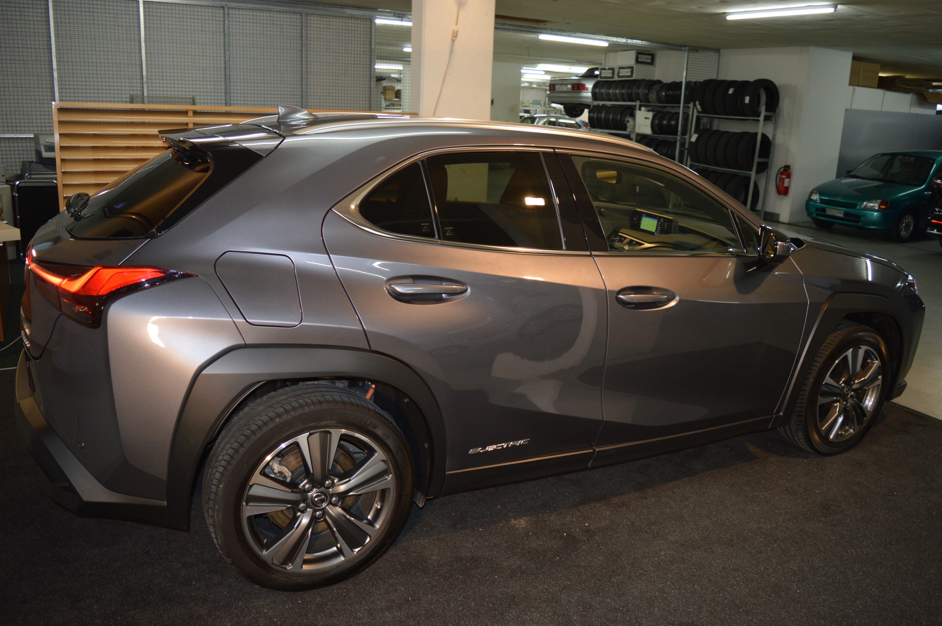 LEXUS UX 300e Excellence Automatic-image-5