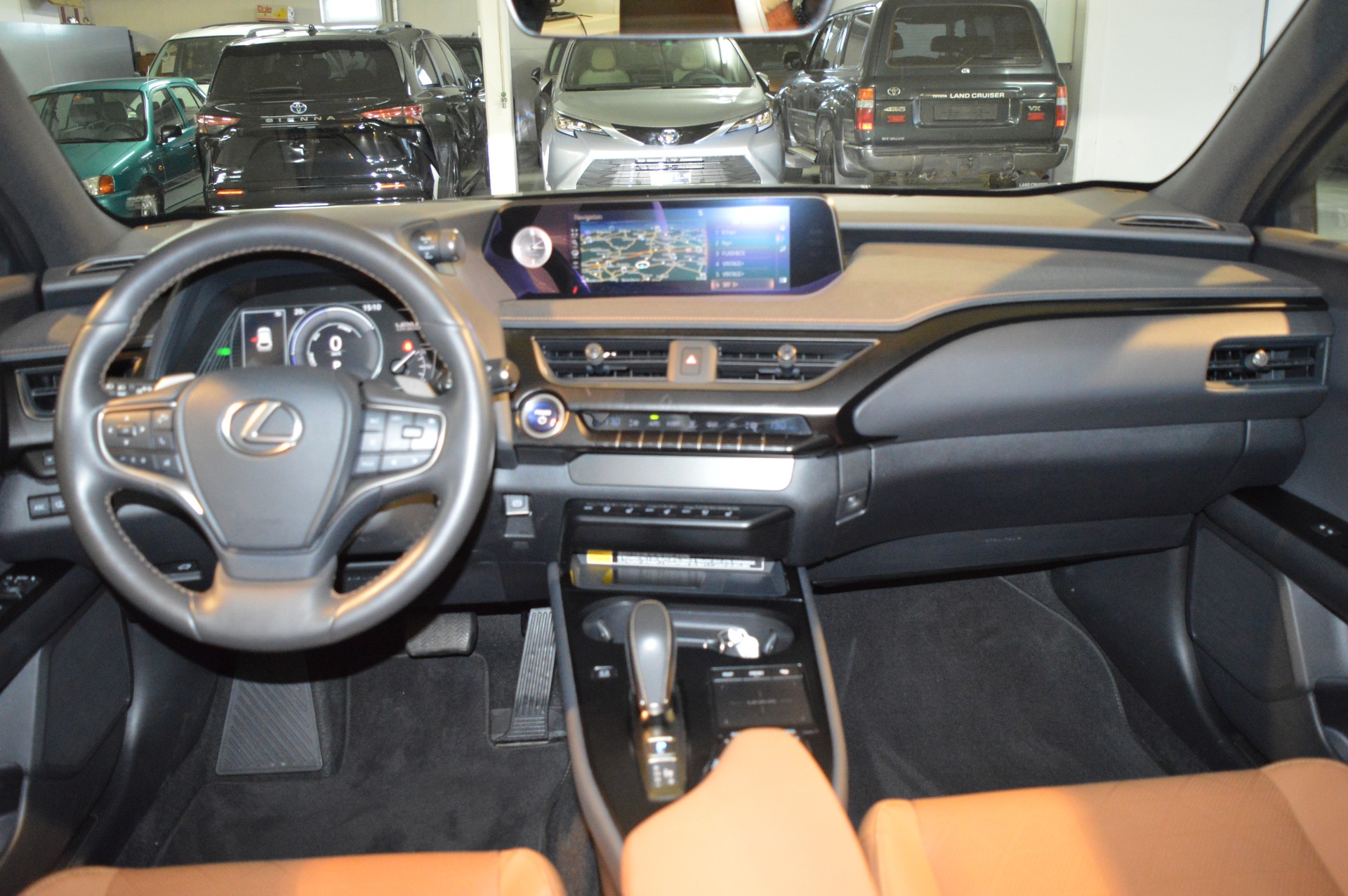 LEXUS UX 300e Excellence Automatic-image-12