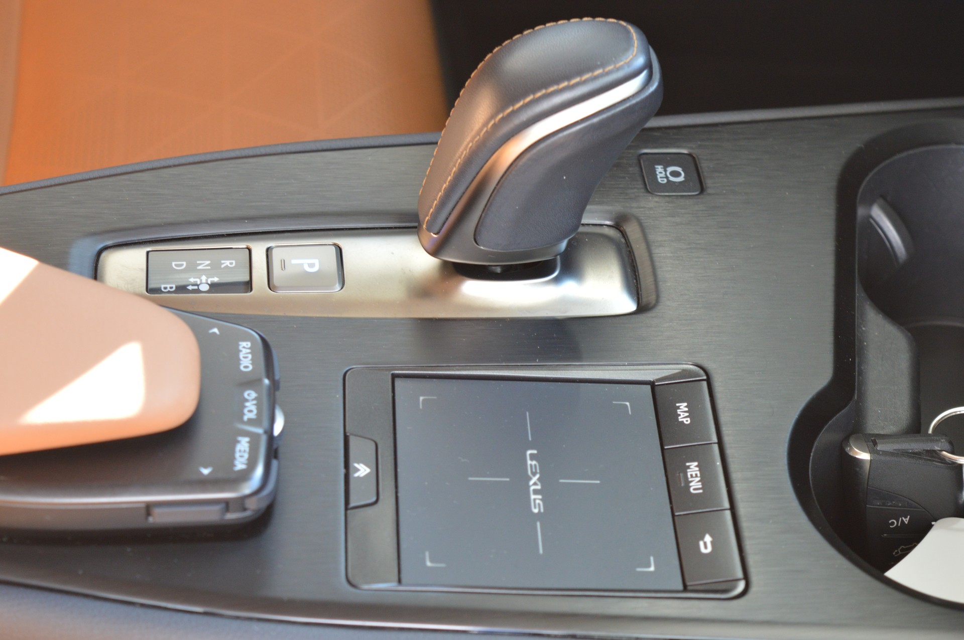 LEXUS UX 300e Excellence Automatic-image-23
