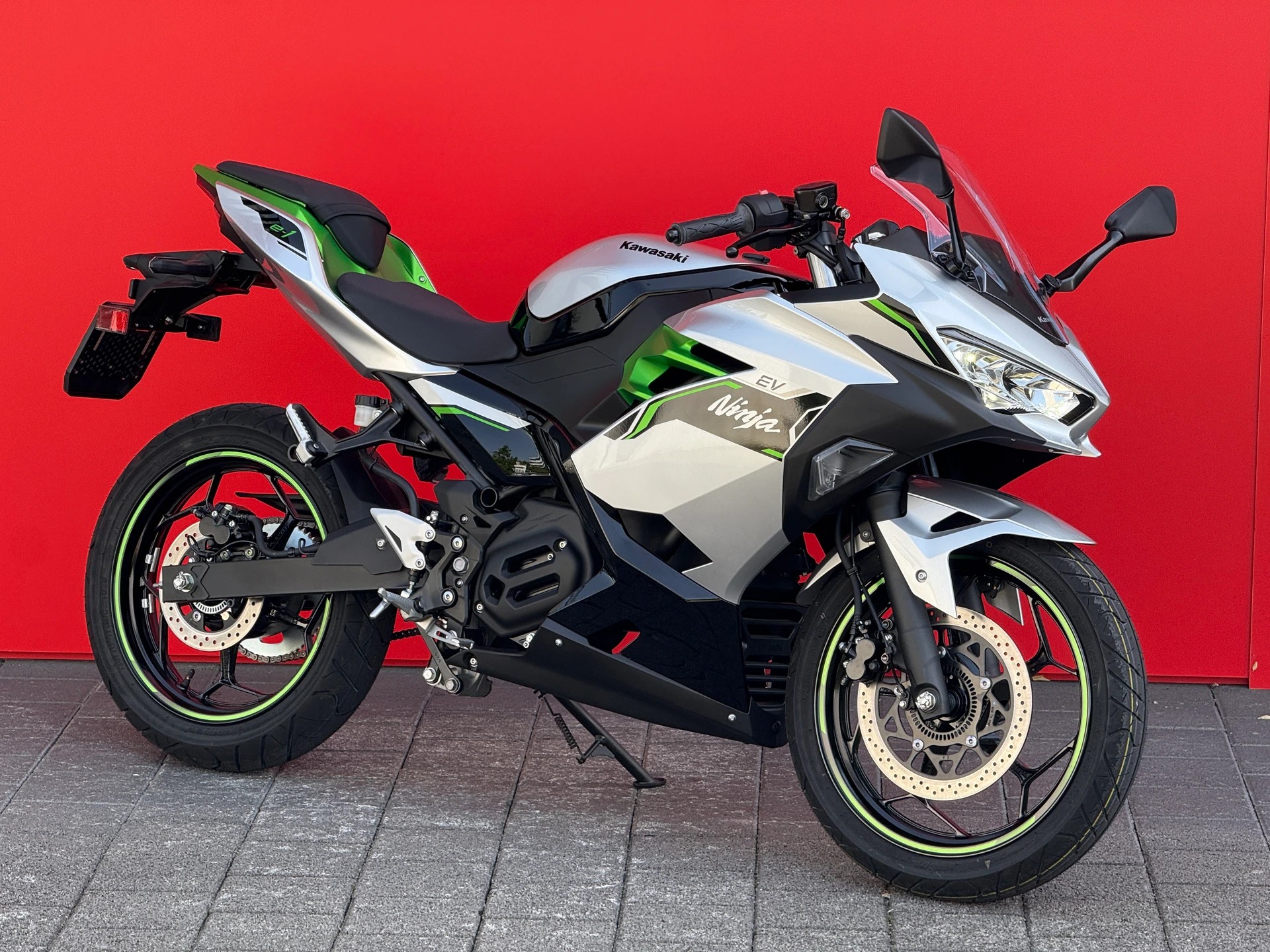 KAWASAKI Ninja E-1-showroom-element-1
