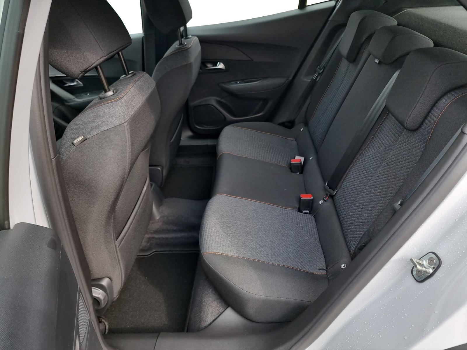 PEUGEOT 2008 1.2 Hybrid Style-image-11