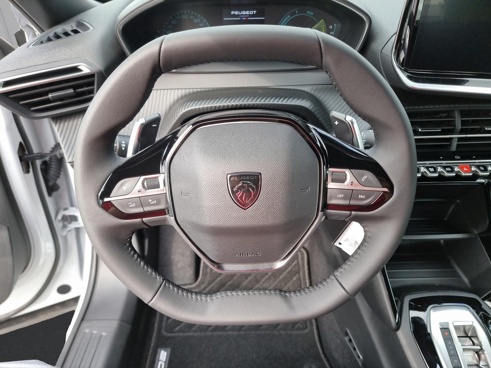 PEUGEOT 2008 1.2 Hybrid Style-image-9