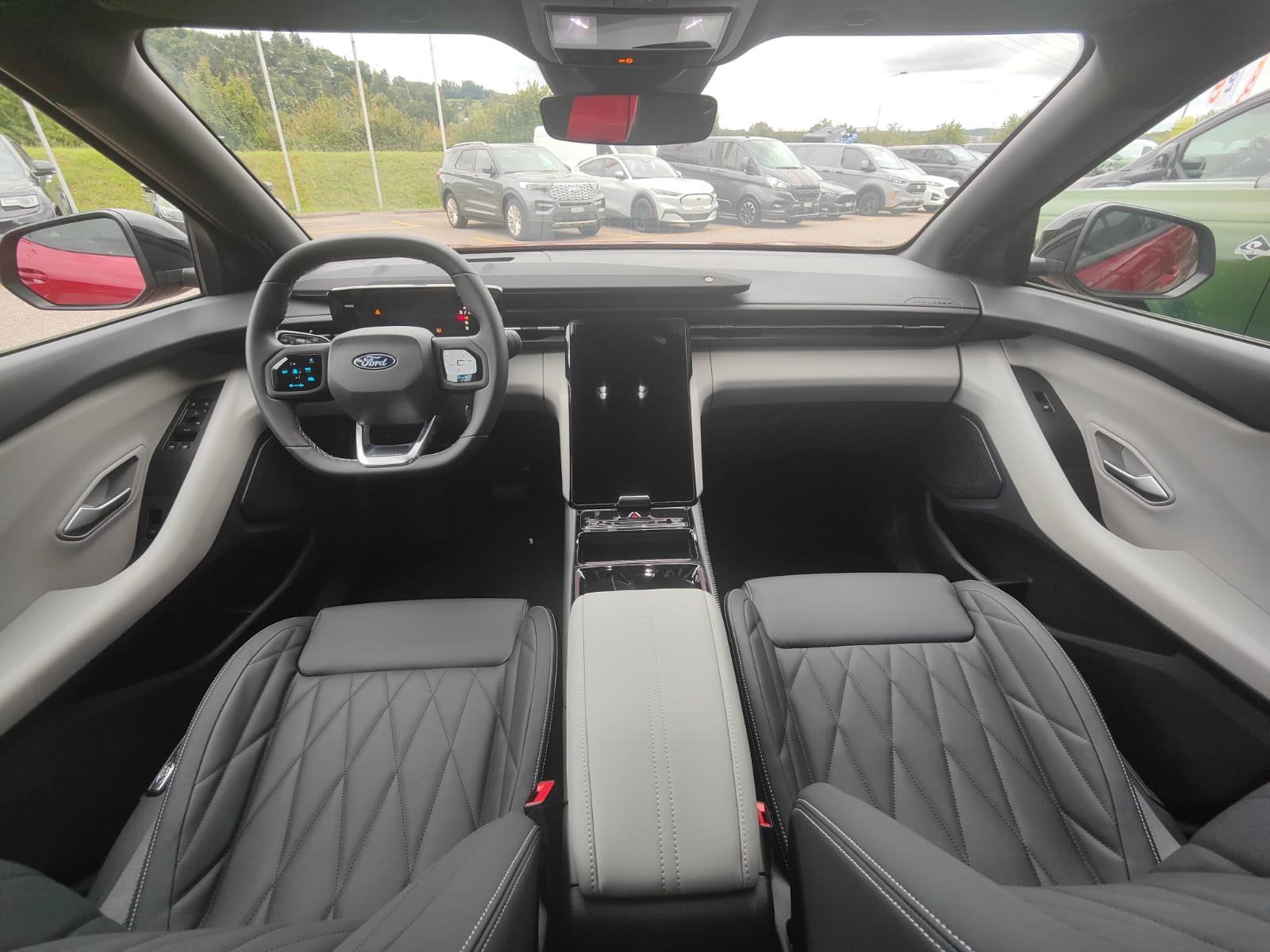 FORD Explorer Elektro 79kWh Dual Ext. Range Premium AWD-image-6