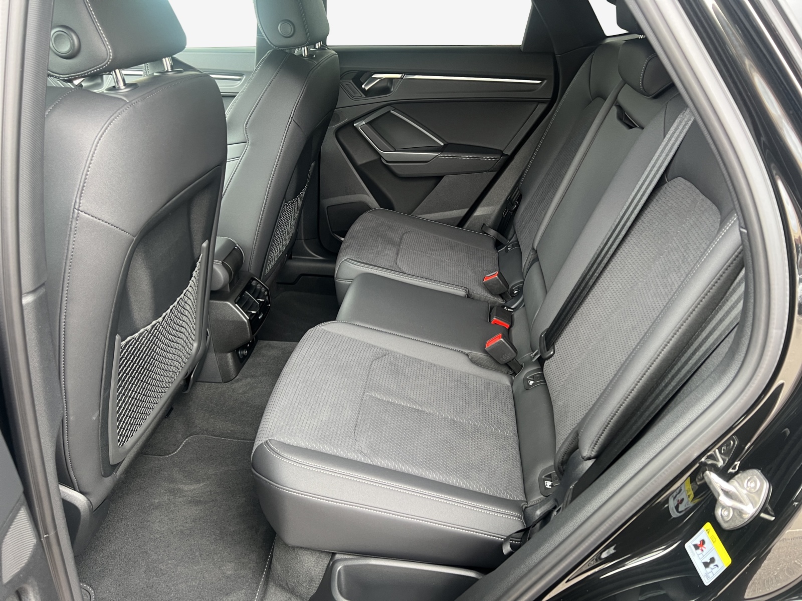 AUDI Q3 Sportback 35 TFSI S line Attraction S-tronic-image-11