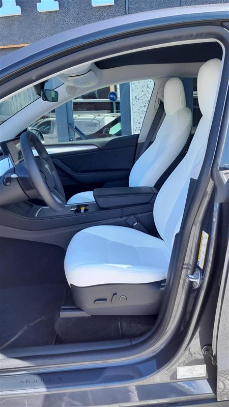 TESLA Model Y Long Range-image-5
