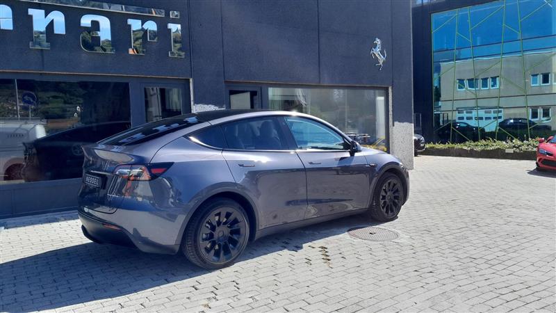 TESLA Model Y Long Range-image-1