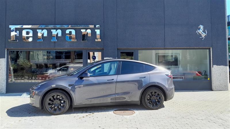 TESLA Model Y Long Range-image-3