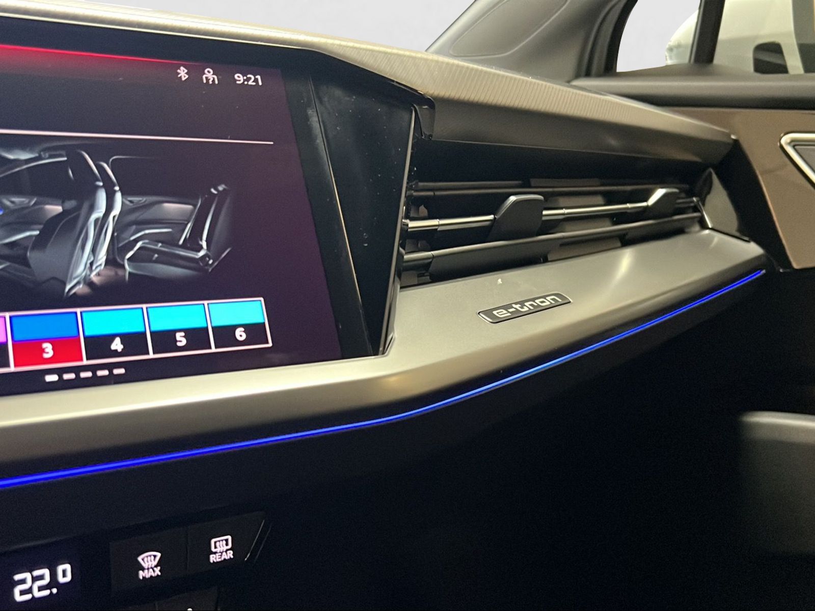 AUDI Q4 Sportback e-tron 50 quattro-image-11