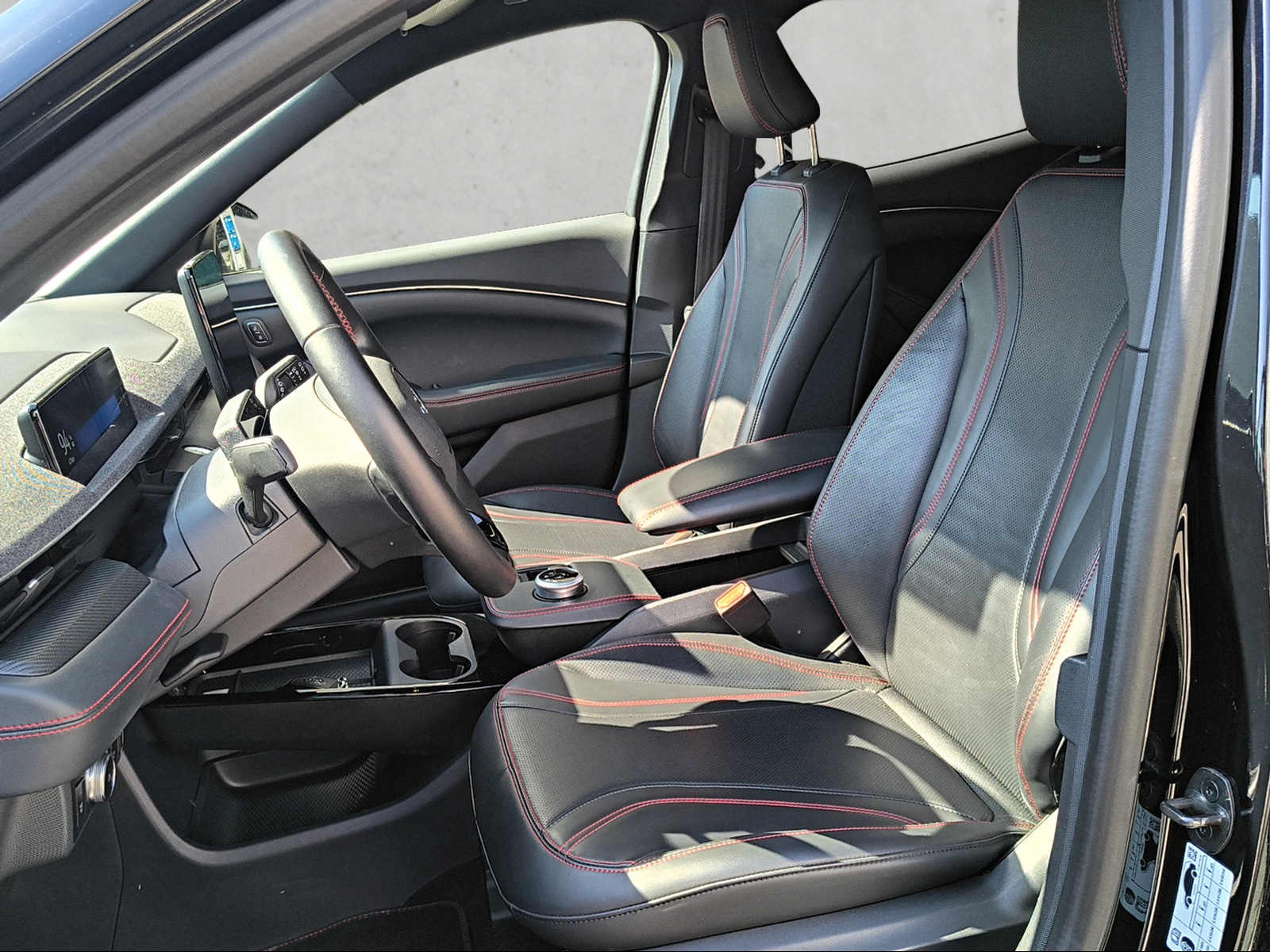 FORD Mustang Mach-E Extended AWD-image-10