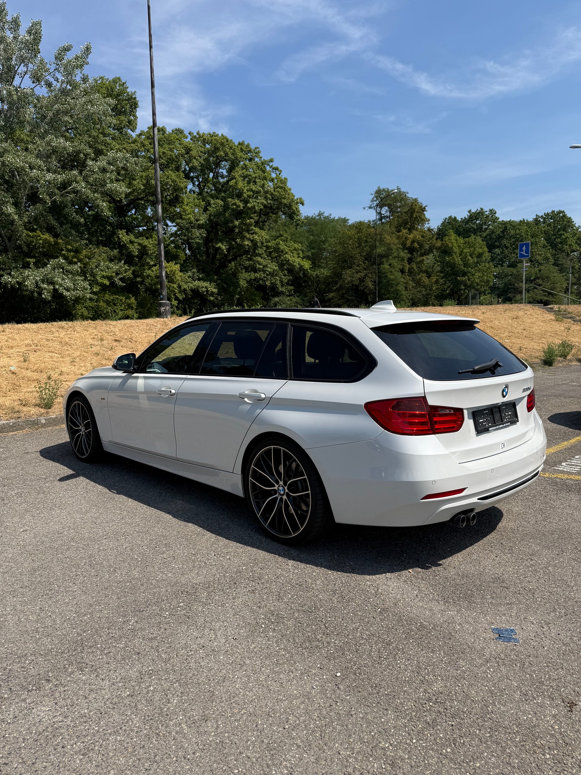 BMW 330d XDrive Touring Sport Line Steptronic-image-4