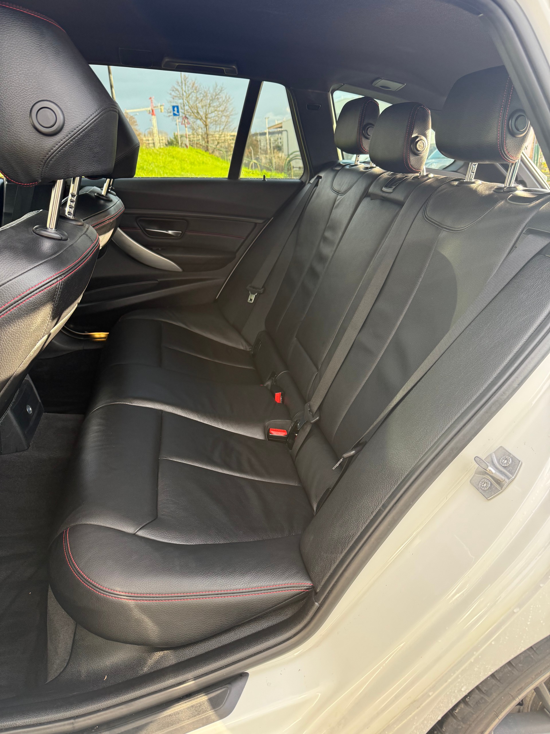 BMW 330d XDrive Touring Sport Line Steptronic-image-12