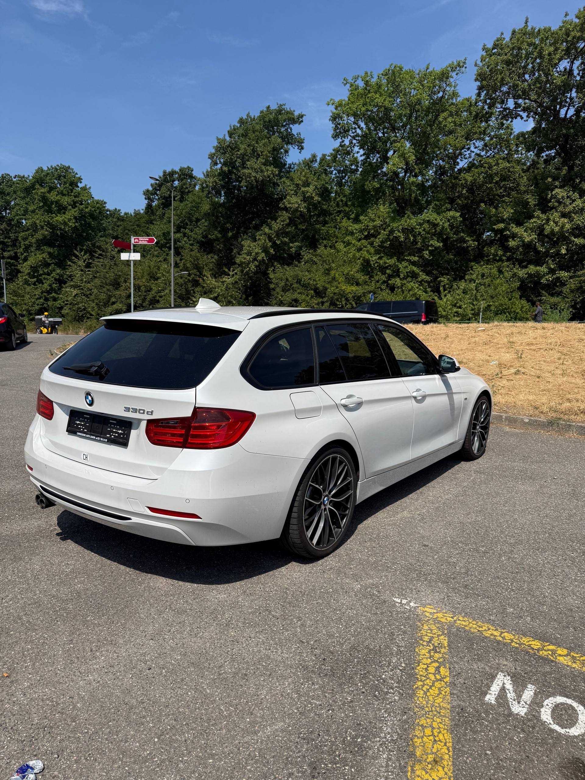BMW 330d XDrive Touring Sport Line Steptronic-image-5