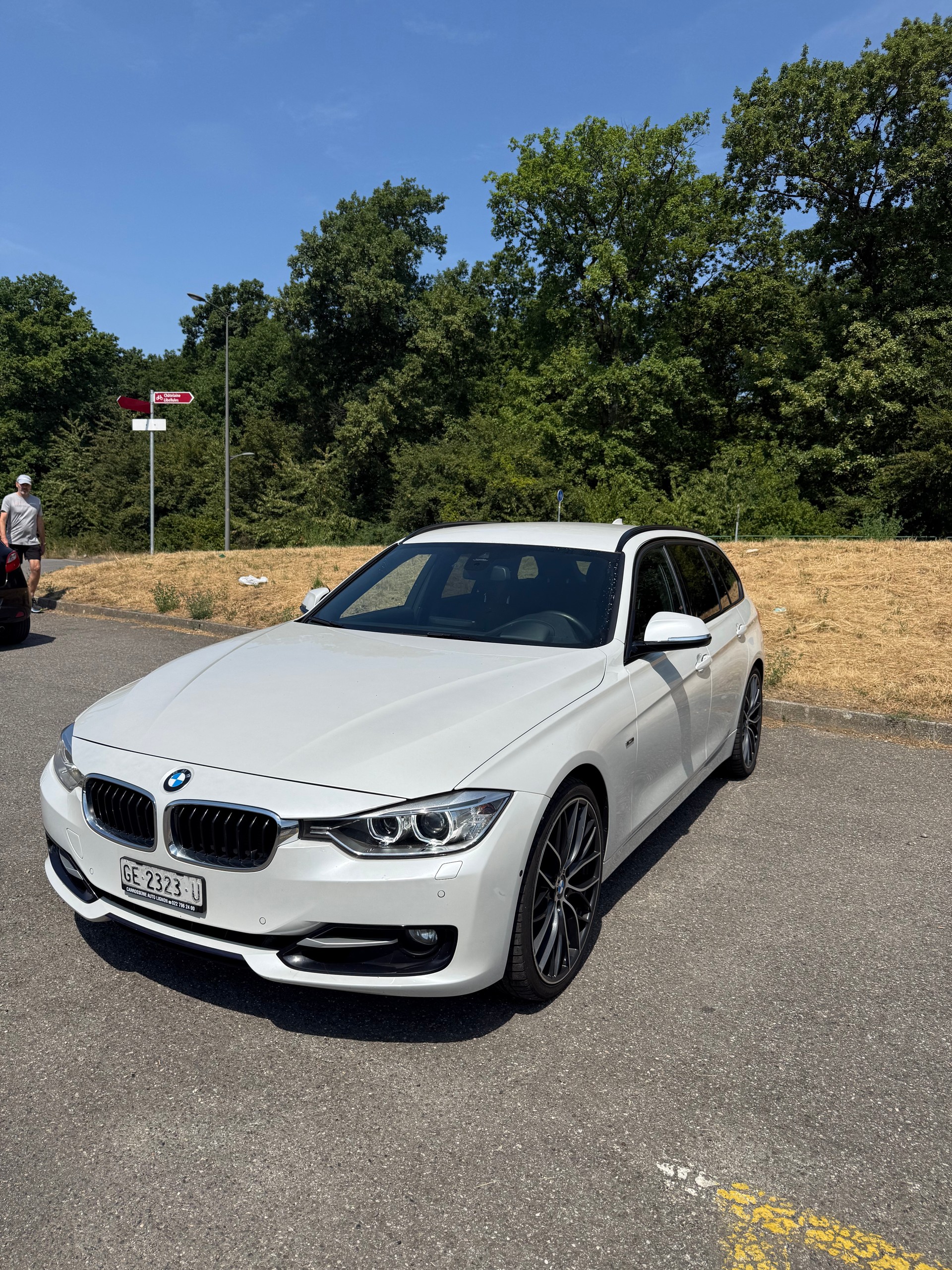 BMW 330d XDrive Touring Sport Line Steptronic-image-2