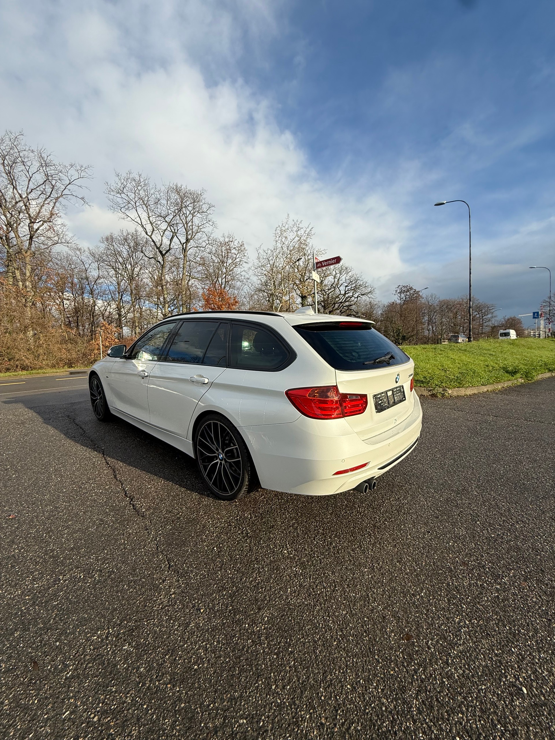 BMW 330d XDrive Touring Sport Line Steptronic-image-3