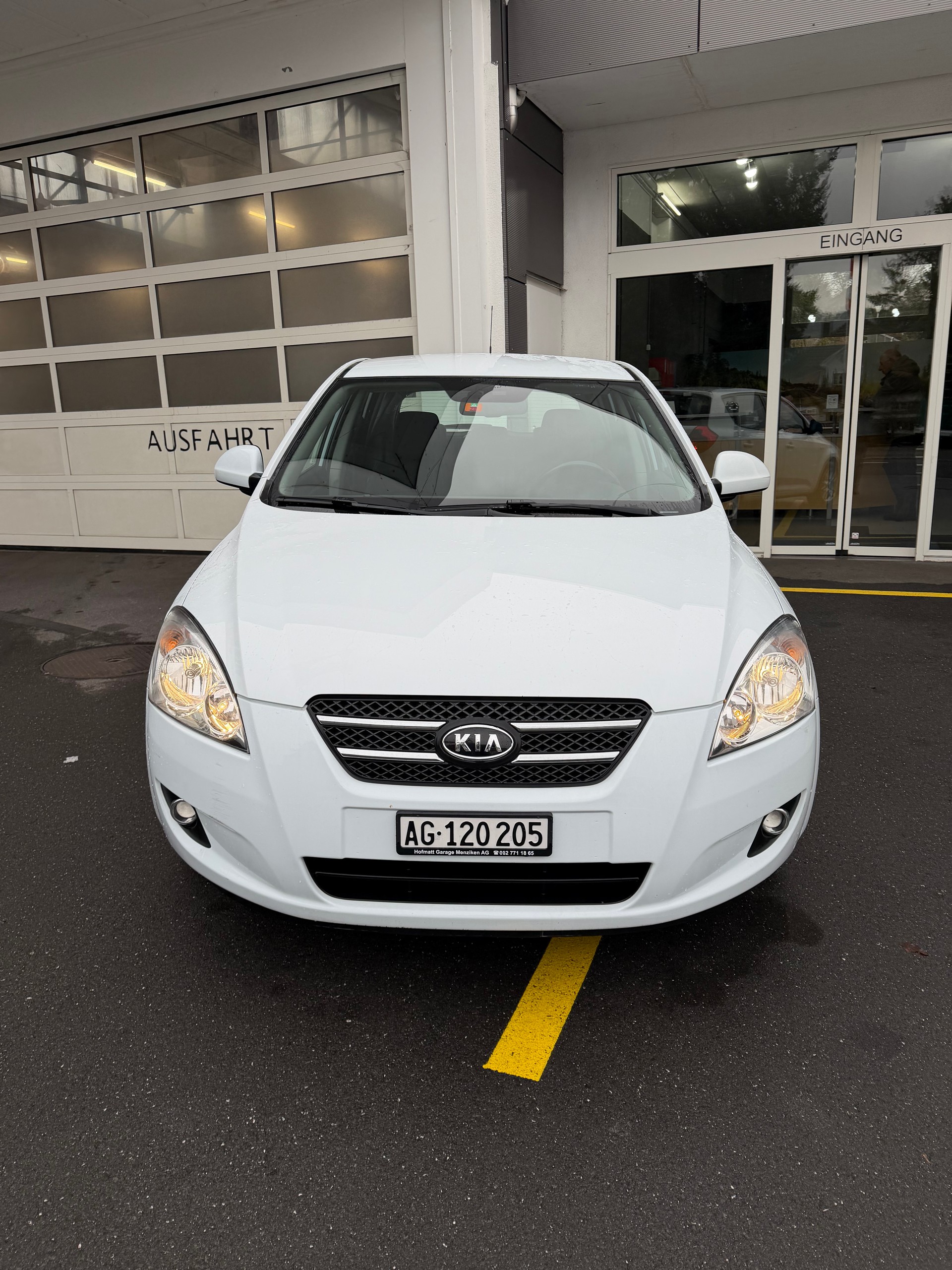 KIA Cee'd 1.6 16V Trend Automatic-image-1