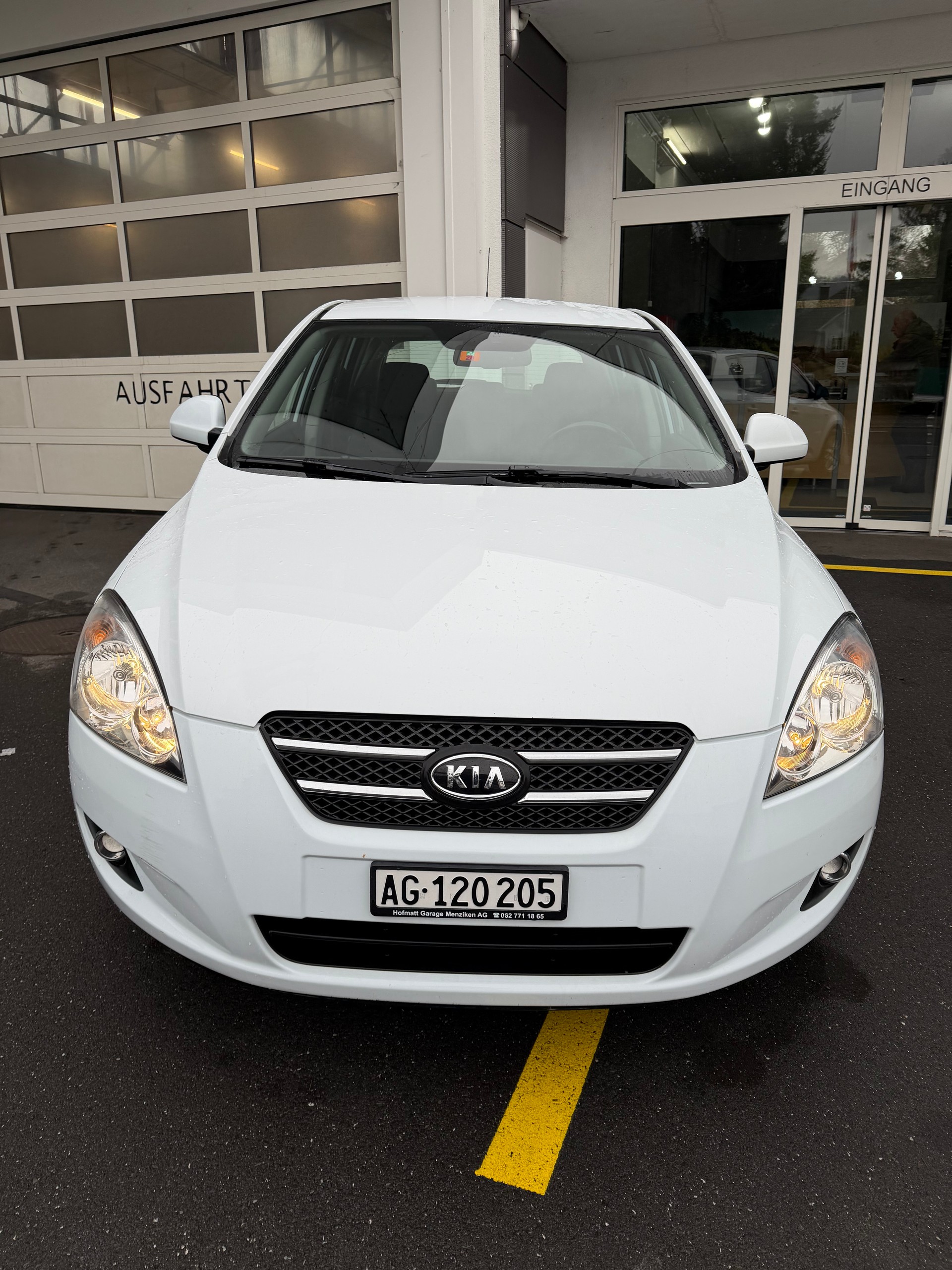 KIA Cee'd 1.6 16V Trend Automatic-image-0