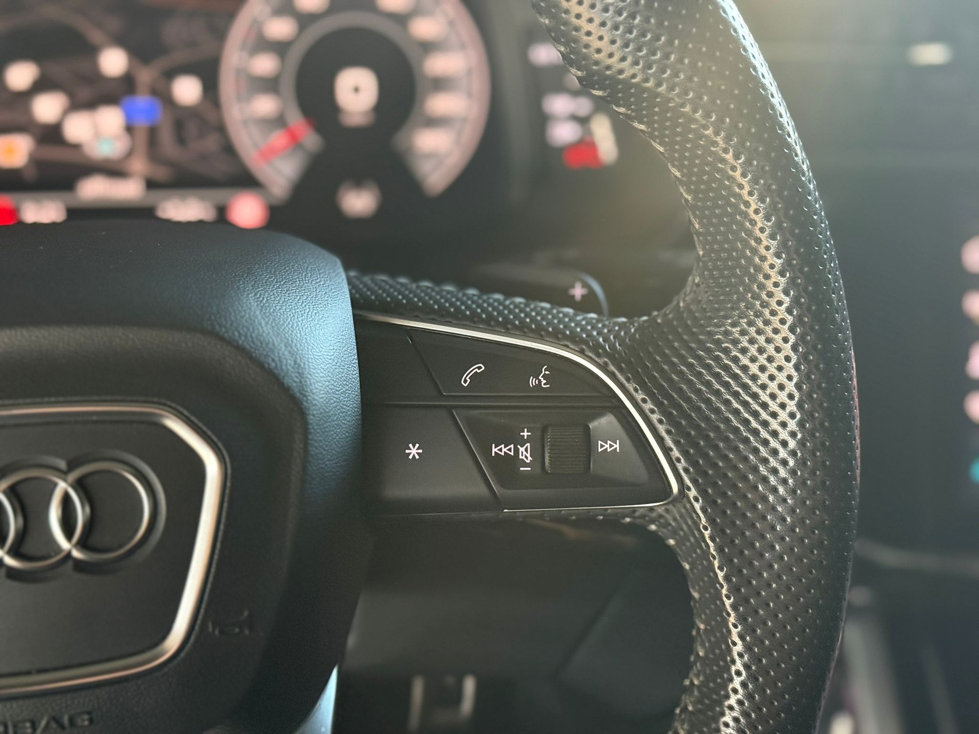 AUDI Q8 50 TDI quattro tiptronic-image-12