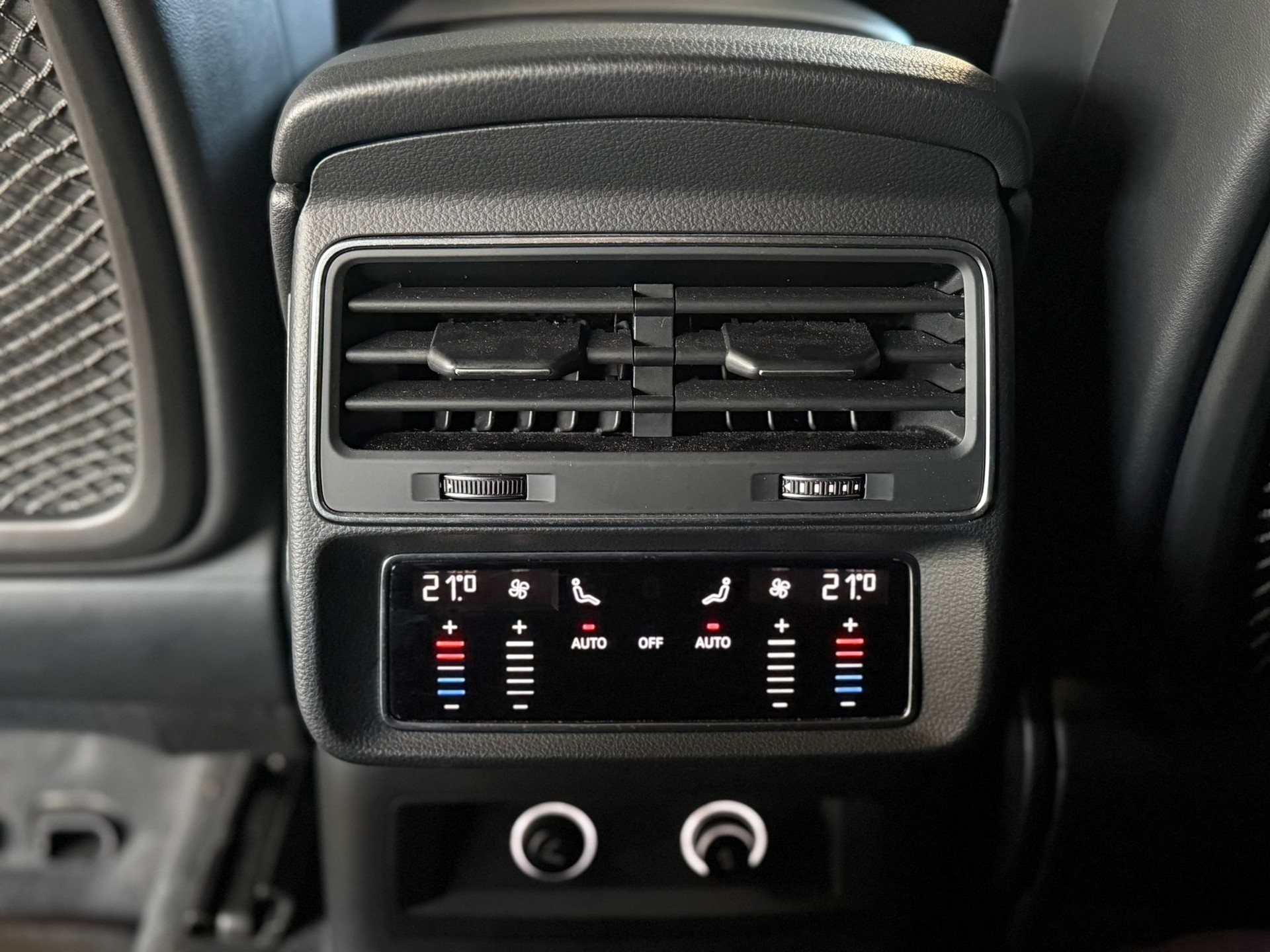 AUDI Q8 50 TDI quattro tiptronic-image-16