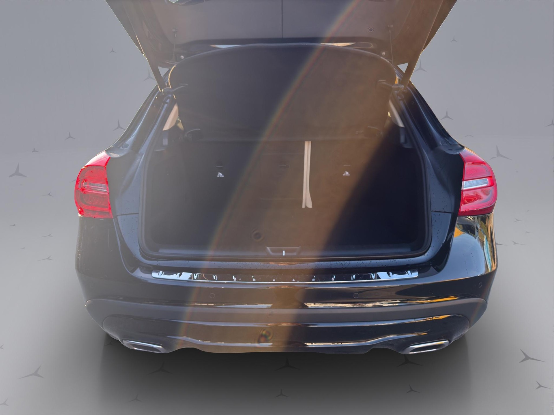 MERCEDES-BENZ GLA 200 Urban-image-17