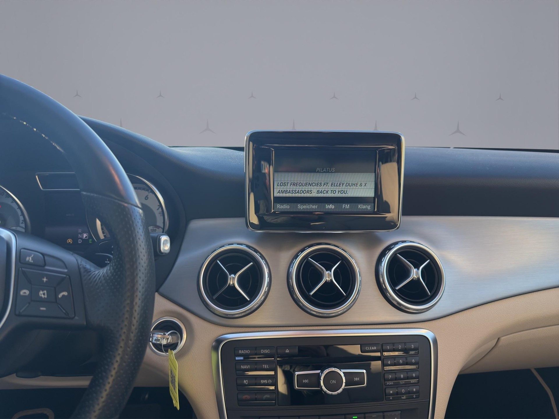 MERCEDES-BENZ GLA 200 Urban-image-14