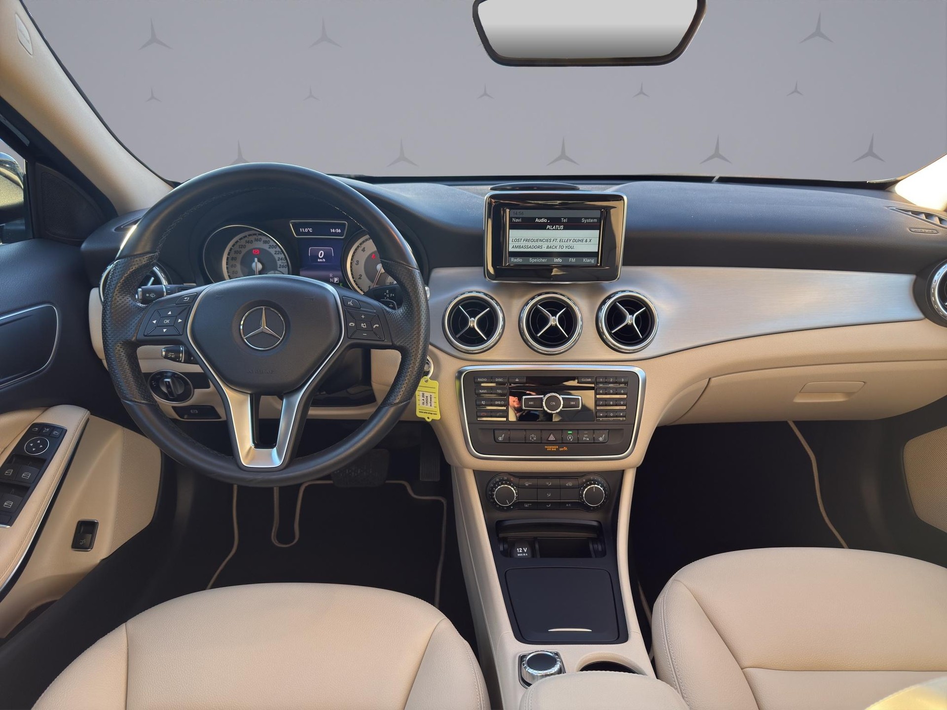 MERCEDES-BENZ GLA 200 Urban-image-12