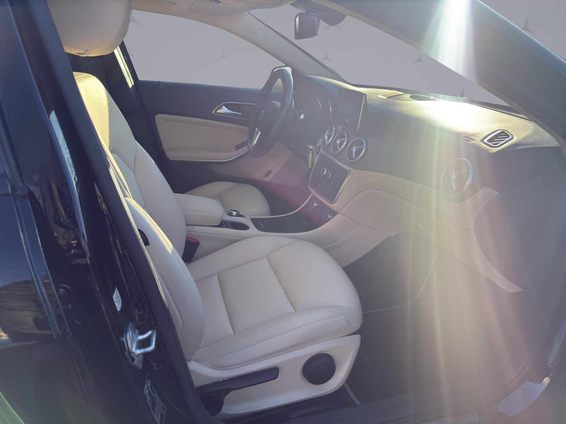 MERCEDES-BENZ GLA 200 Urban-image-15