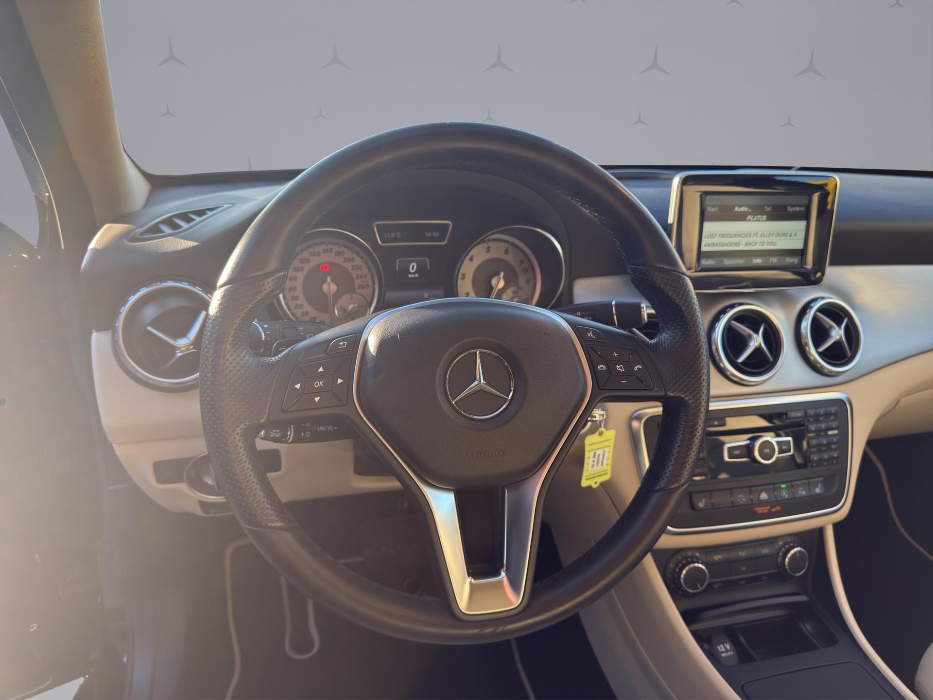 MERCEDES-BENZ GLA 200 Urban-image-10